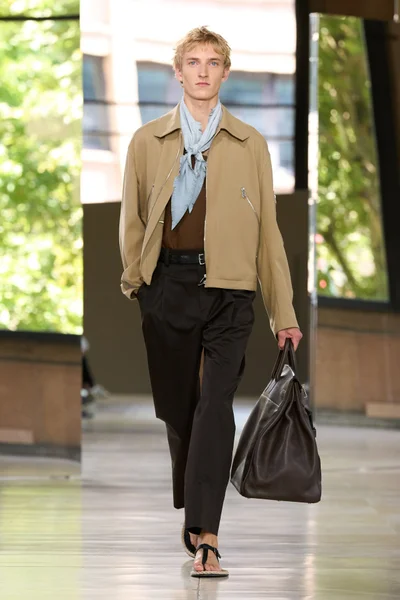 Look 9